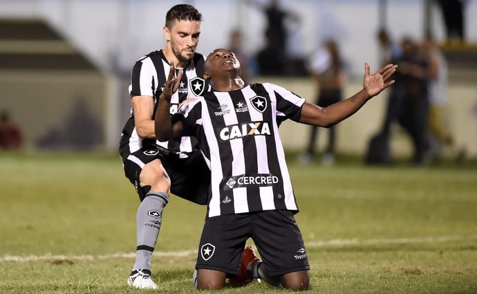 Sassá entra, decide, põe o Botafogo no G-6 e afunda Inter no Z-4