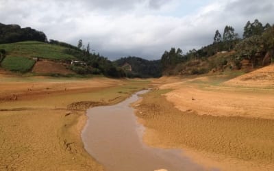 Redução brusca do nível do Rio Santa Maria deixa bairros de Vitória e Serra sem água