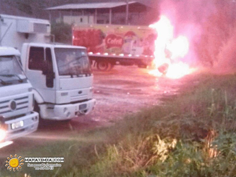 Caminhão da Cofril pega fogo em Atílio Vivácqua