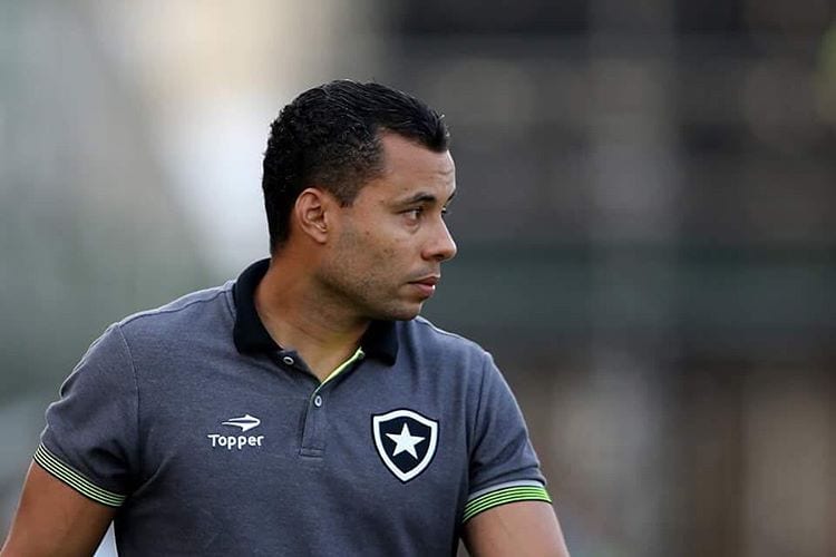 Botafogo deve ter duas mudanças para jogo contra o Internacional