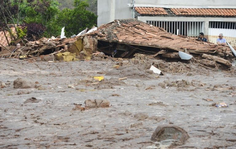 Ibama aponta atraso em obras para conter rejeitos da Samarco