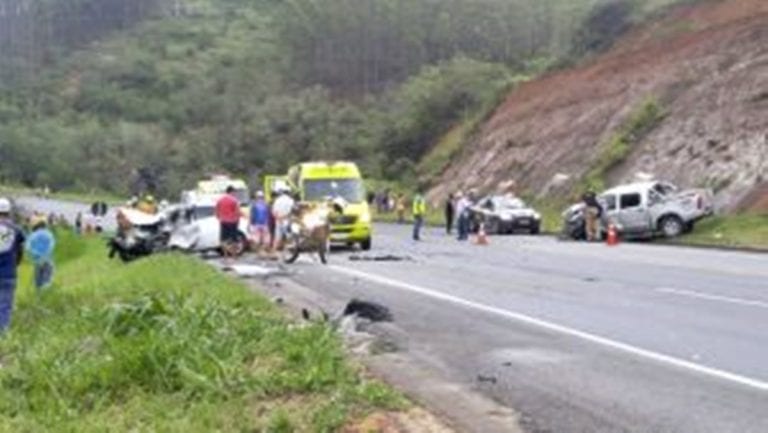 Dois mortos e 3 feridos em grave acidente em Ibiraçu