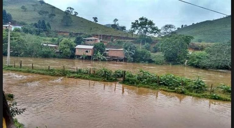 Fortes chuvas aumentam nível do rio de Divino de São Lourenço e pode alagar Guaçuí