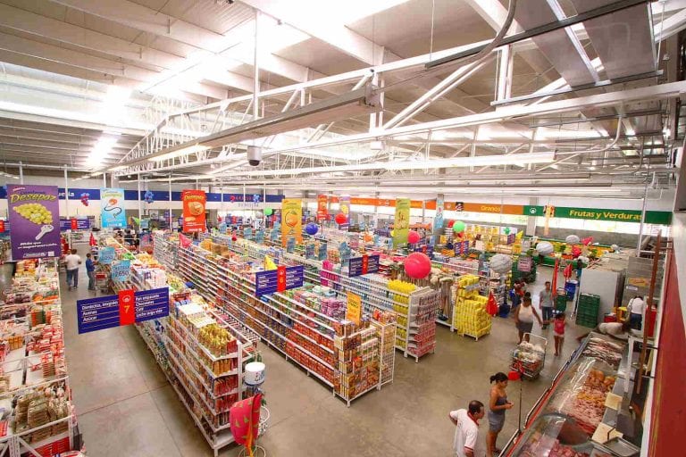 Supermercados só querem abrir aos domingos no verão