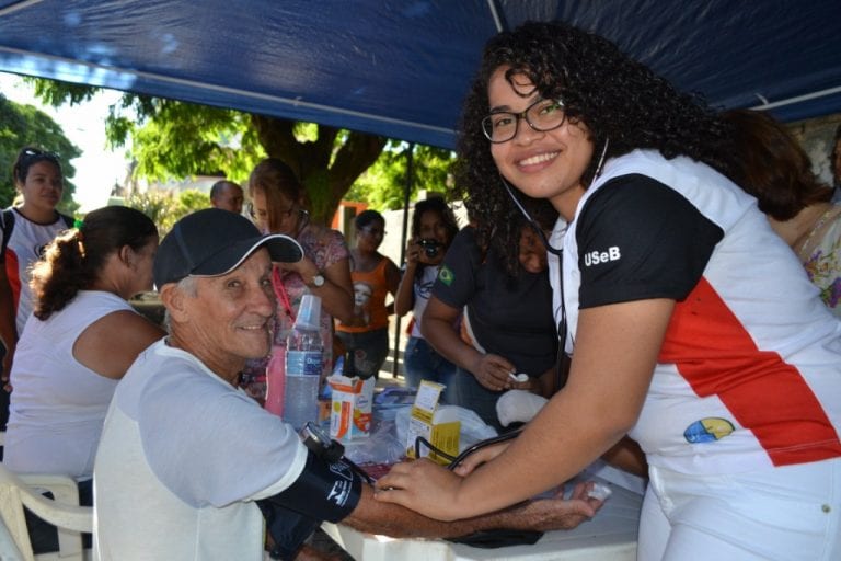 Prevenção: Ação na Feira Municipal ofereceu exames para a população em Alfredo Chaves