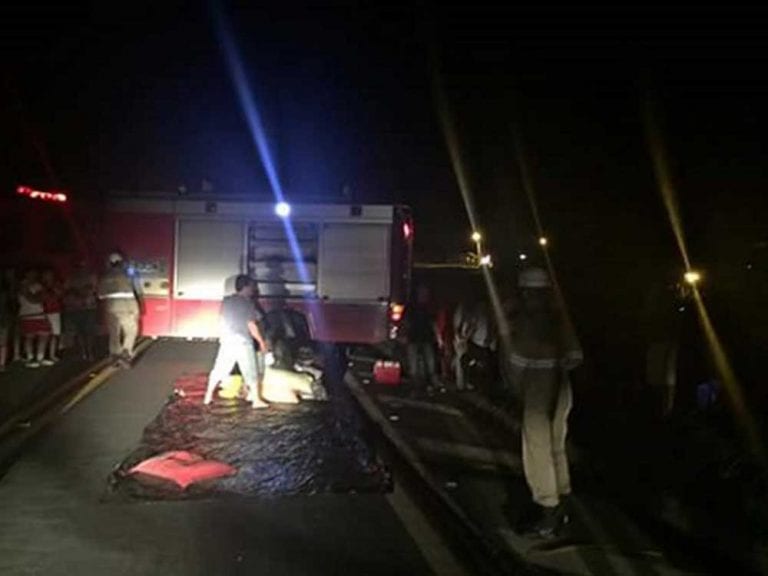 Ônibus cai em ribanceira e deixa 38 pessoas feridas