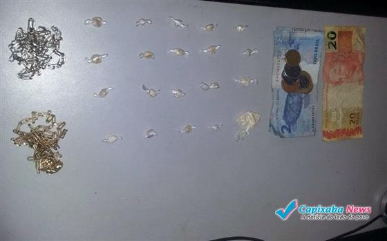 Jovem é preso e dois menores apreendidos por tráfico de drogas em Cachoeiro
