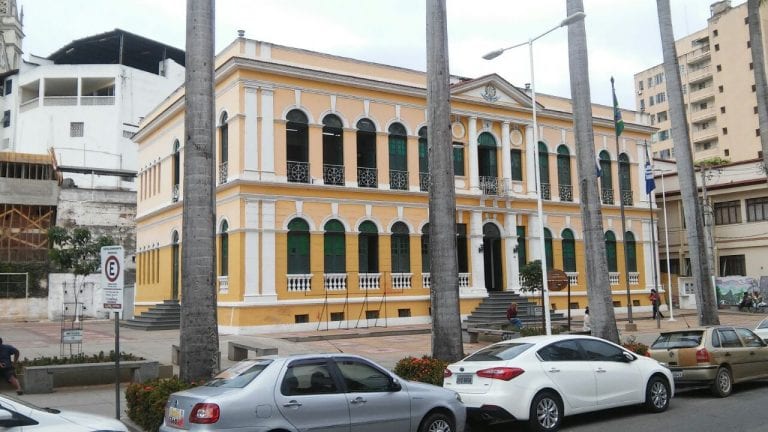 Prefeitura interrompe construção de escola em Cachoeiro