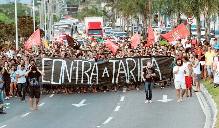 Estudantes prometem novos protestos contra aumento de passagem