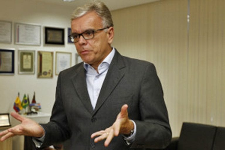 SECRETÁRIO ANDRÉ GARCIA VIRA ‘BOI DE PIRANHA’ DA CLASSE POLÍTICA.