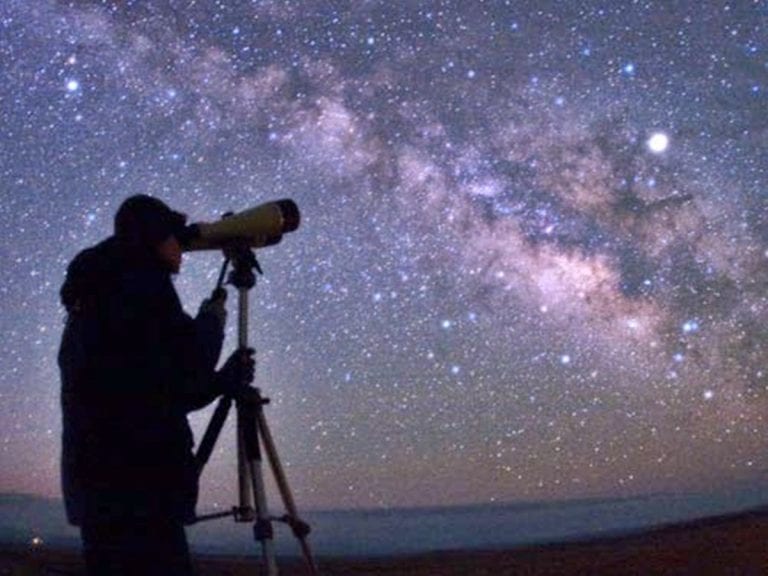 Observação astronômica gratuita na Praia de Ubu