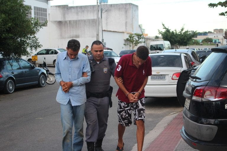 Bandidos são presos depois de fazer arrastão, tentar subornar PM’s e delegado em Guarapari