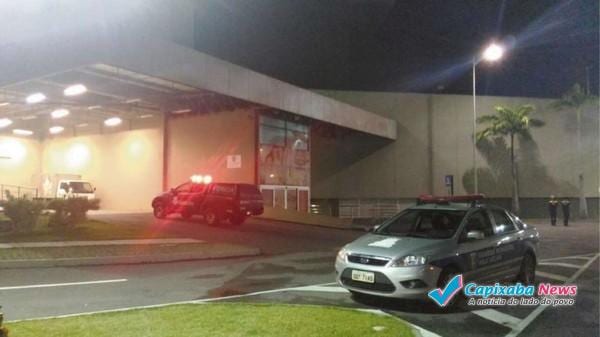 Homem é morto e criança e jovem são baleadas dentro de shopping em Vila Velha