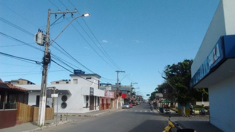 Lâmpadas dos postes acesas durante 24 horas em Marataízes