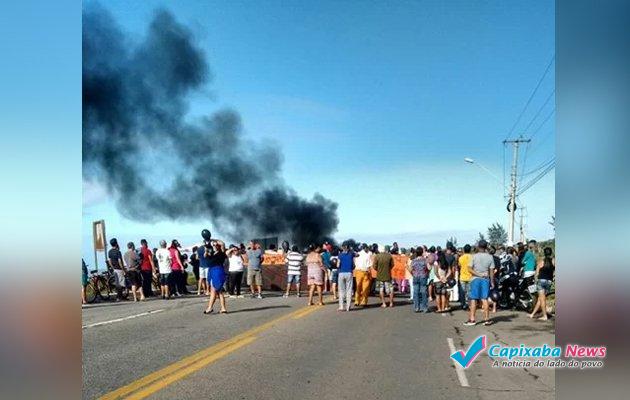 Protesto interdita a ES 060 por três horas em Itapemirim