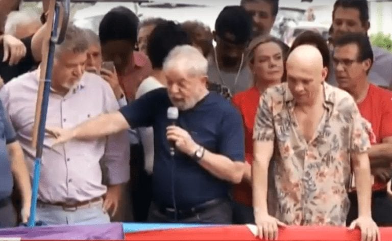 Lula discursa pela 1º vez após pedido de prisão