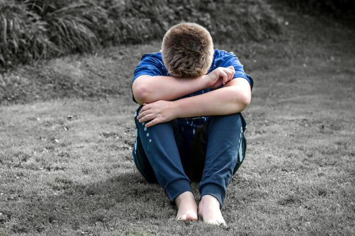 Psicóloga alerta famílias sobre suicídio juvenil