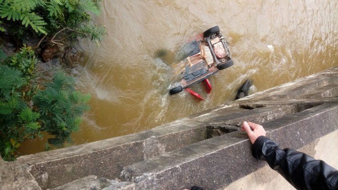 Morre passageira resgatada de carro que caiu no rio em Alegre
