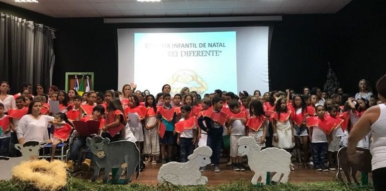 Piúma: 240 crianças e adolescentes prontos para a segunda Cantata Infantil de Natal