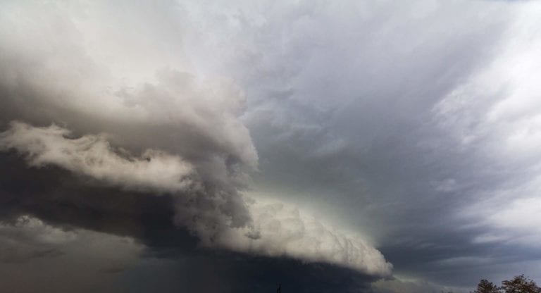 Instituto emite alerta para chuva forte, granizo e vendaval em todo o ES