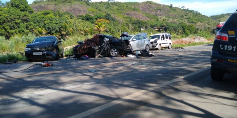 Acidente entre quatro carros provoca morte na BR 101 em Guarapari nesta segunda (25