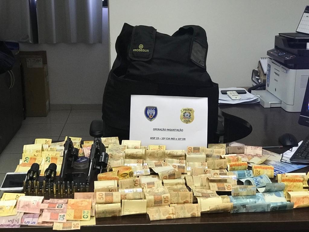 Polícia encontram armas, dinheiro e munição em Iriri Polícia encontram armas, dinheiro e munição em Iriri