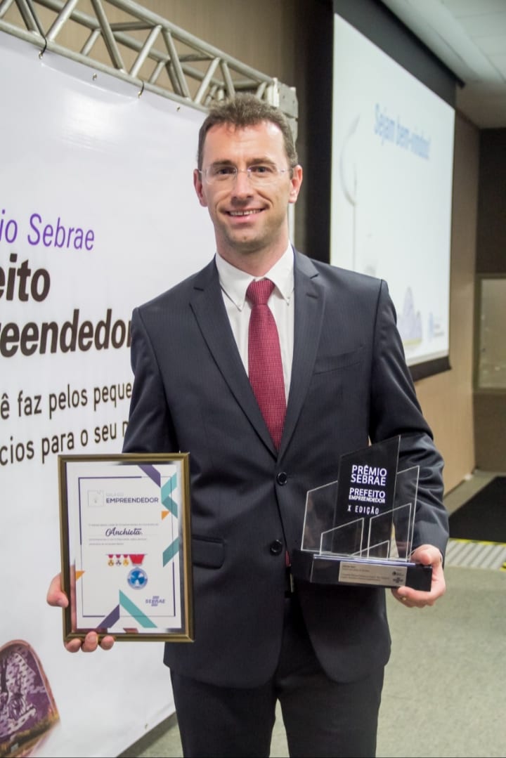 Fabrício Petri fatura prêmio Prefeito Empreendedor do Sebrae