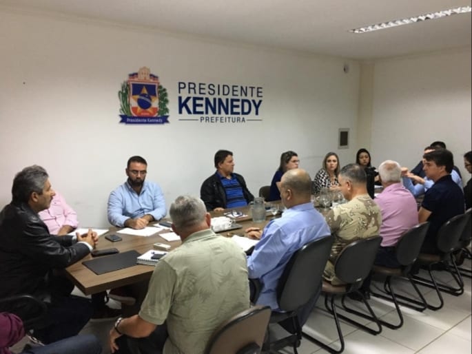 Prefeito de Kennedy faz reunião com secretários municipais
