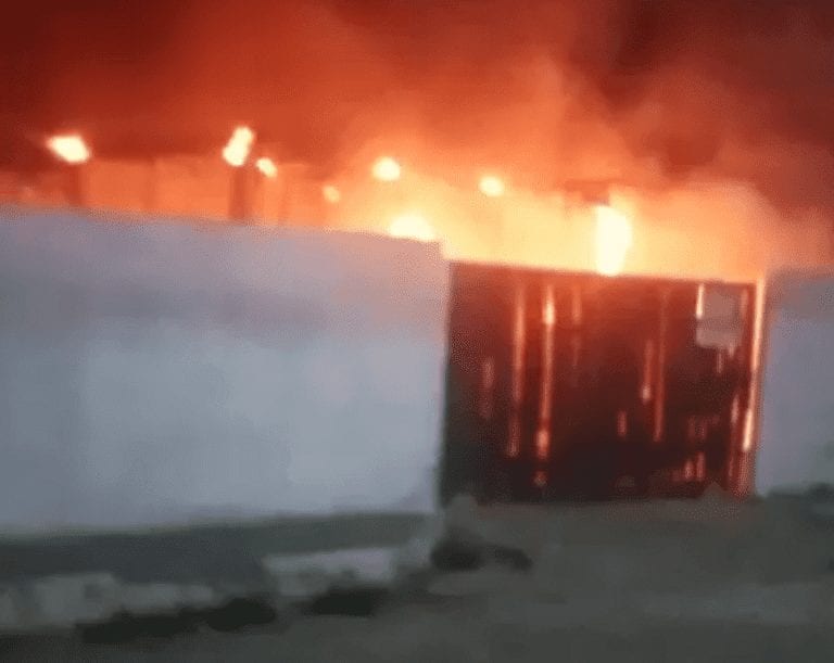 Marataízes: incêndio em pátio de empresa investigada na Operação Rubi destrói ônibus