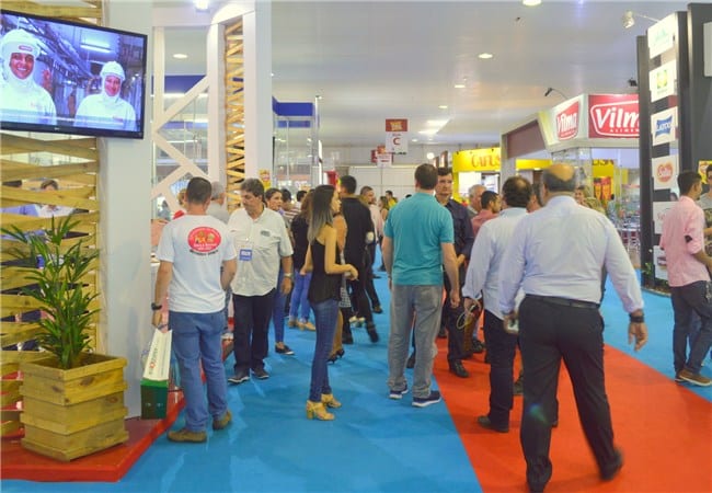 Empresários de supermercados e Padarias de Itapemirim participam da Super Feira Acaps Panshow