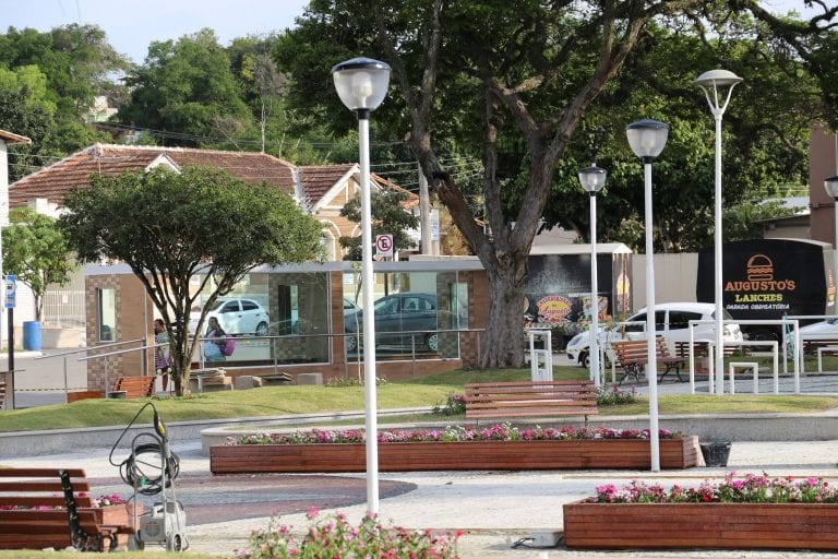 Reforma da Praça Domingos José Martins é inaugurada em Vila de Itapemirim