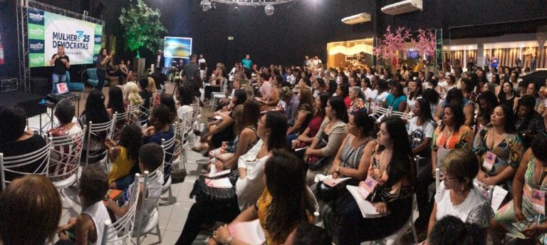 Centenas de mulheres participaram do Fórum Regional do Democratas em Marataízes