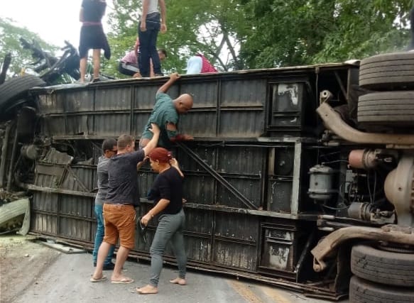 Grave acidente com ônibus deixa mortos e feridos em Soturno. Veja o vídeo!