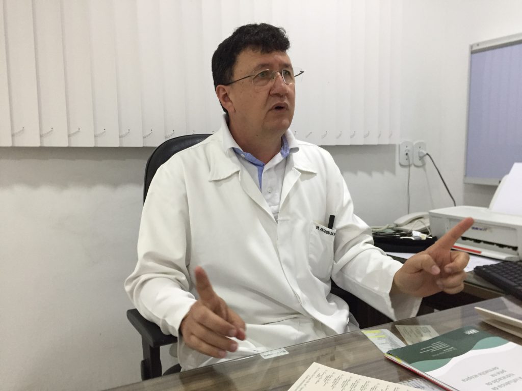 Dr. Antônio Rocha mais próximo de Renato Casagrande