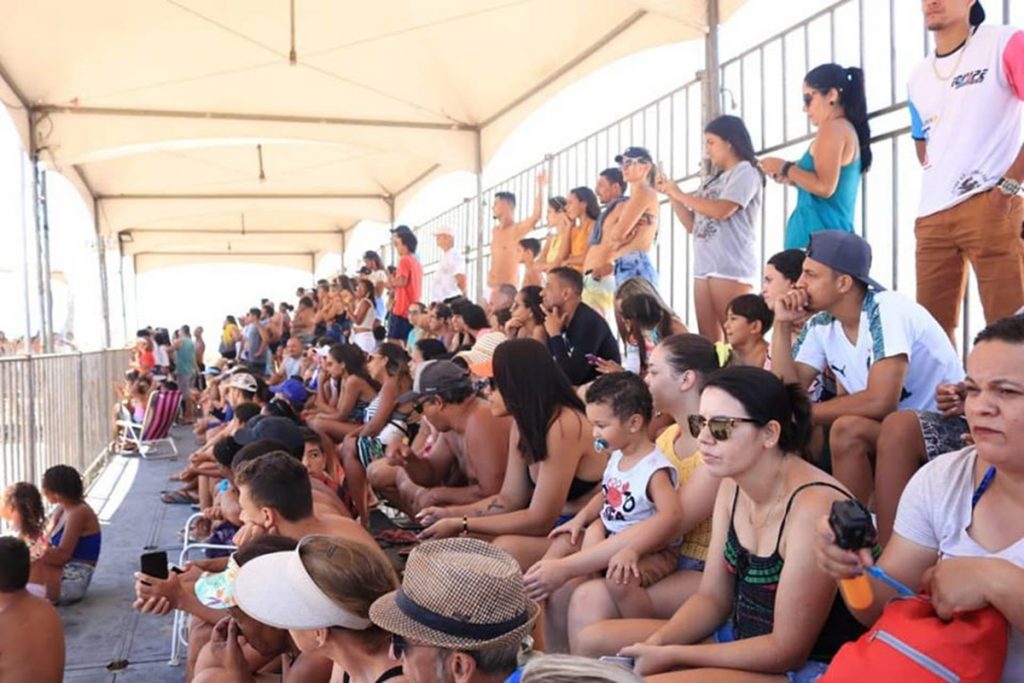 Futebol dos artistas atraiu centenas de pessoas em Marataízes