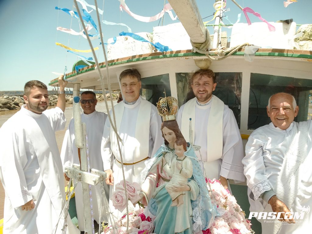 Comunidade Católica comemorou 131 anos com procissão marítima em Marataízes neste domingo (02) / Fotos: Pascom paróquia Santíssima Trindade - Marataízes