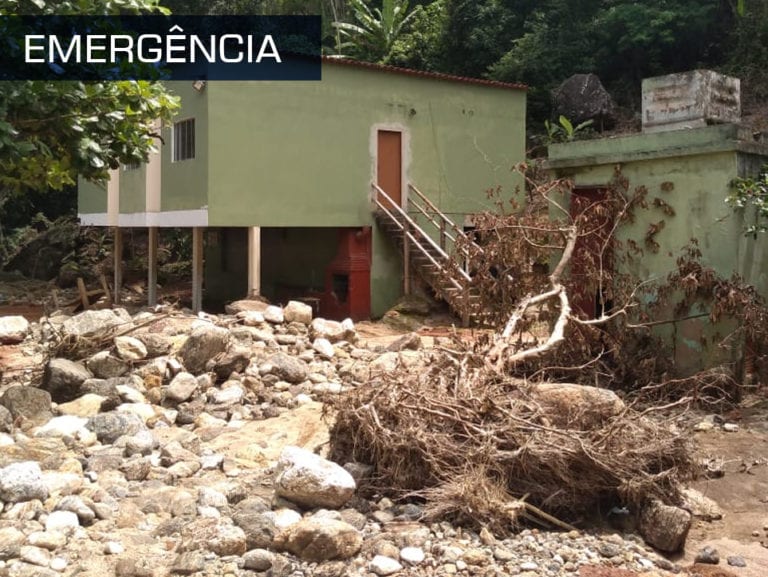 Estrada do interior de Anchieta continua destruída deixando famílias isoladas e até com risco de vida