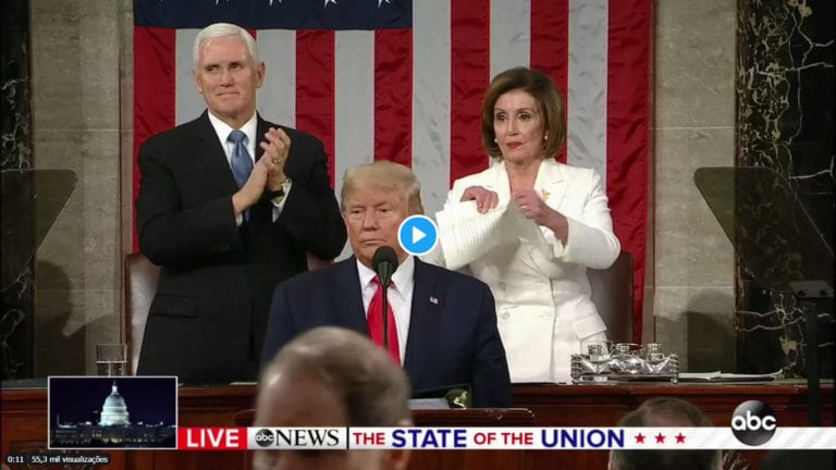 Veja o momento em que Nancy Pelosi Presidente da Câmara dos Deputados rasga discurso de Donald Trump