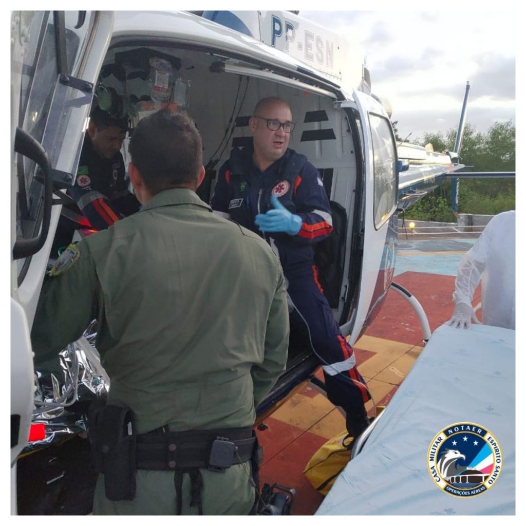 Queda de Avião em Guarapari - Fotos do momento do resgate do Piloto