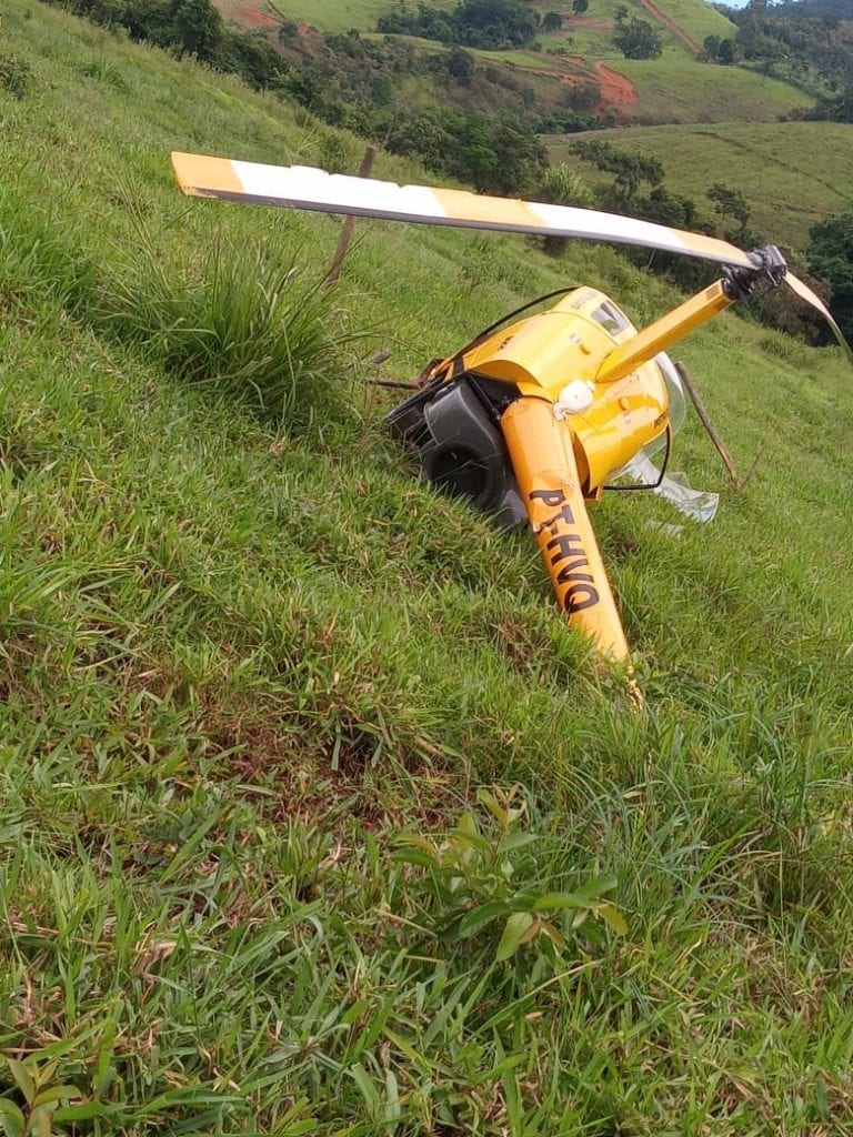 URGENTE: Helicóptero cai na zona rural de Guarapari-ES