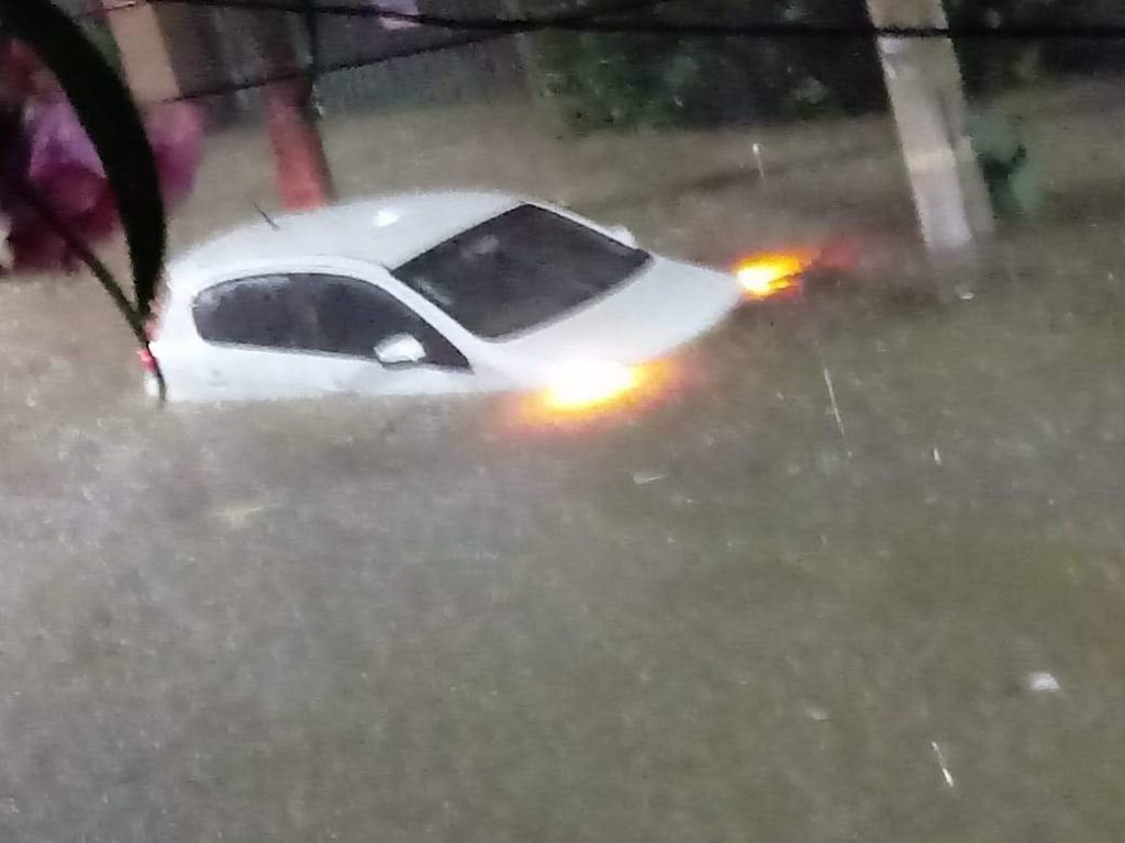 "Águas de Março" Causam inundações em ruas da Grande Vitória