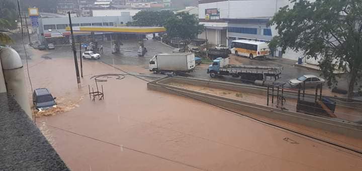 Chuva forte alaga bairros de Cachoeiro NOVAMENTE. Veja o Vídeo!