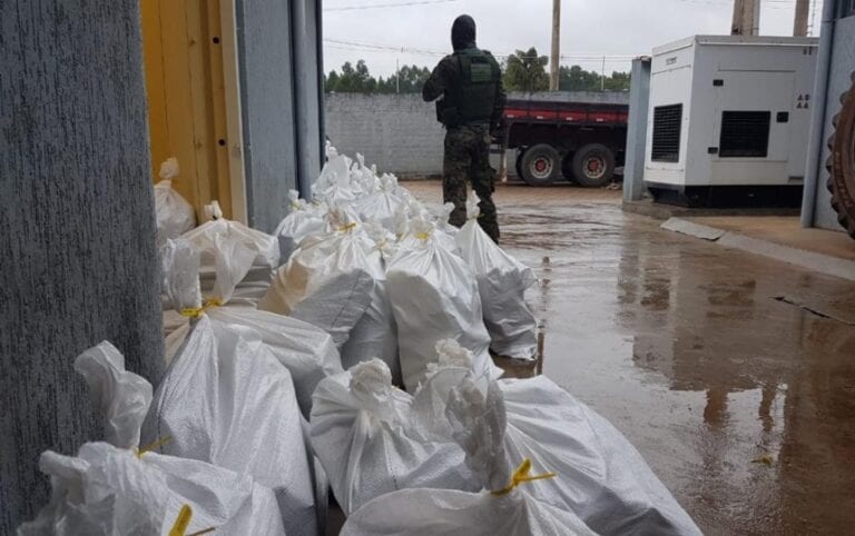 Presos casal e caminhão com placa de Marataízes transportando uma tonelada de maconha