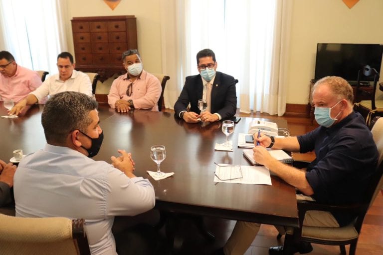 Prefeito de Piúma participa de reunião com Governador