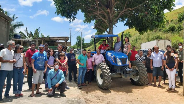 Associação recebe máquinas e implementos agrícolas em Itapemirim