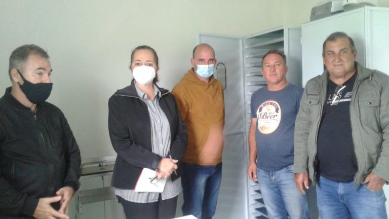 Representante da ADERES/Sul faz visita técnica à Associação de Agricultores em Marataízes