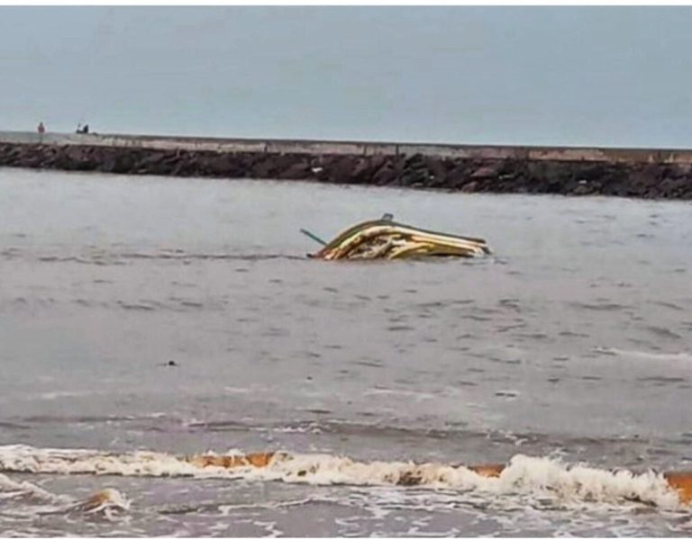 Embarcação desaparecida da Bahia é encontrada no litoral de Marataízes