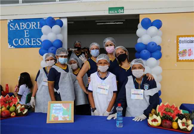 Alunos da rede pública municipal realizam 1ª Feira de Jovens Empreendedores