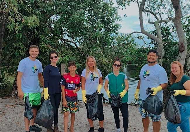 Itapemirim: Técnicos promovem ação de educação ambiental na orla e lagoa Guanandy