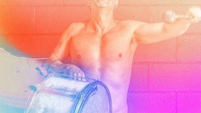 Alexandre Nero publica foto nu para divulgar single